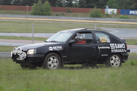 Der skal fart over feltet for både Børge Holm og Jørn Mørup på billedet samt Flemming Jensen og Bent Mikkelsen. Begge hold kan selv afgøre om de skal have guld ved Nordeuropæisk mesterskab. For de lokale hold gælder, at sejre i begge løb i Sverige i weekenden sender guldet til Struer.